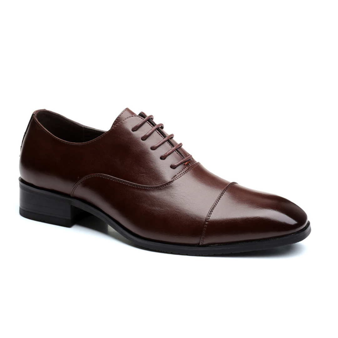 Scarpe classiche in pelle.