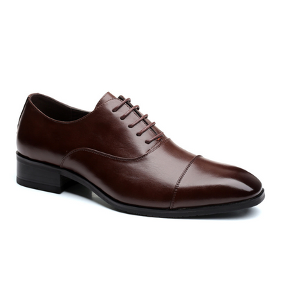 Scarpe classiche in pelle.
