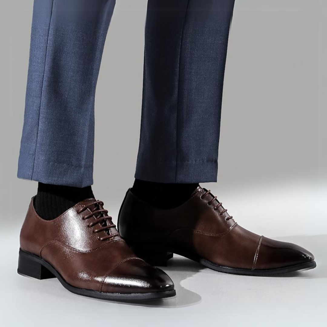 Scarpe classiche in pelle.