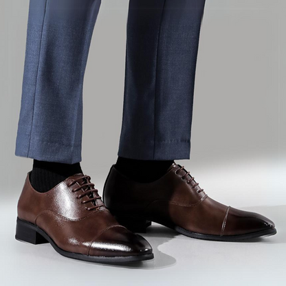Scarpe classiche in pelle.