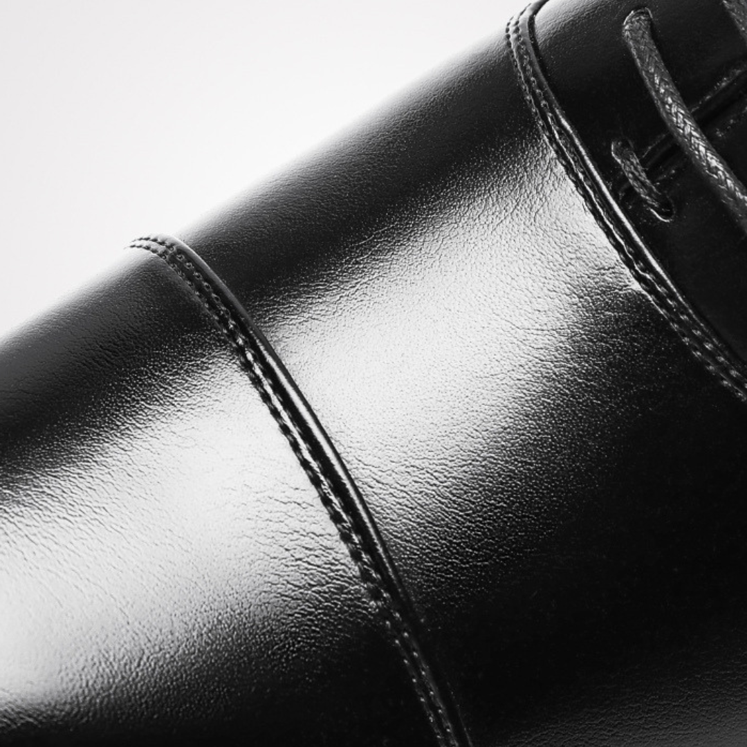 Scarpe classiche in pelle.