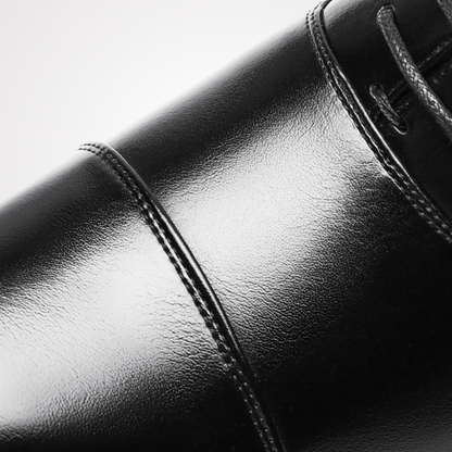 Scarpe classiche in pelle.